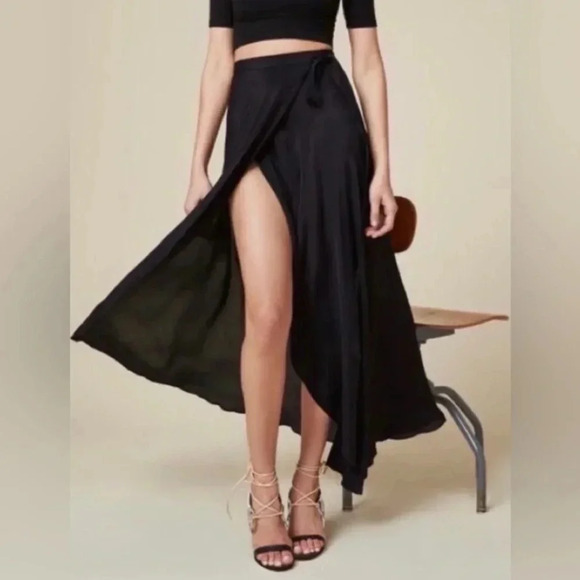 Reformation Nessy Wrap Skirt Size Medium Navy Cream Striped - Picture 9 of 11